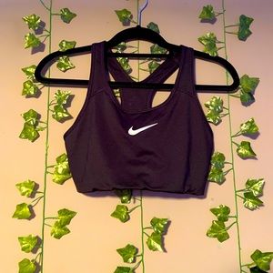 women’s black sports bra
